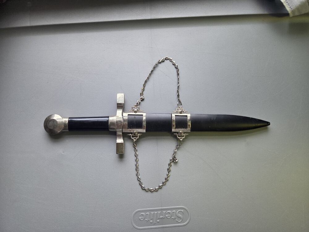 Decorative dagger with chains